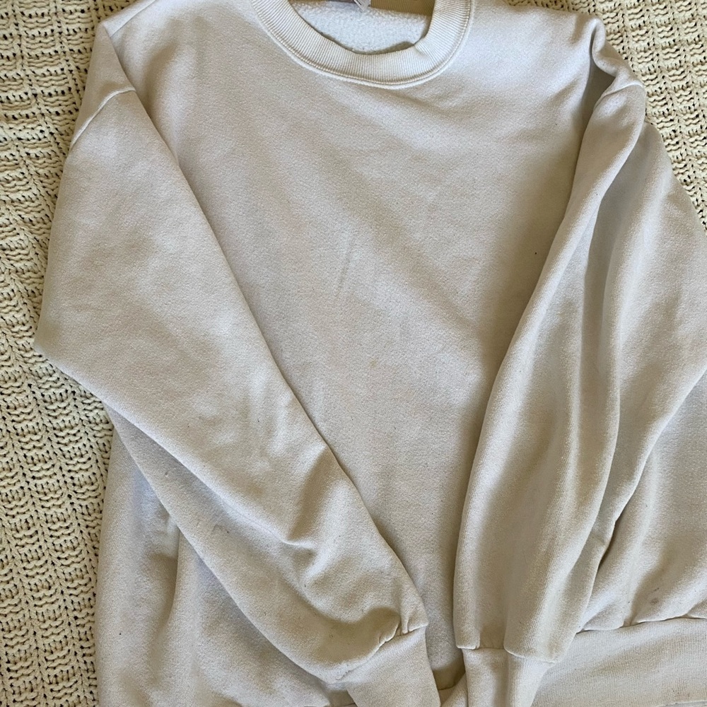 comfy white sweatshirt!